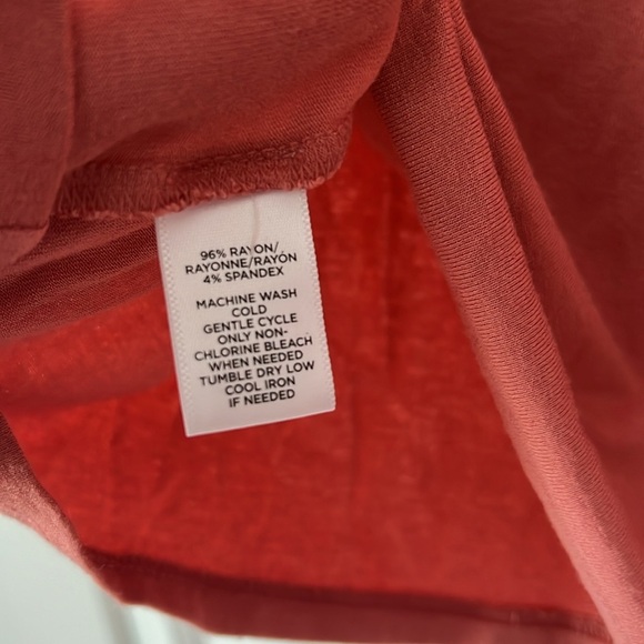 ✨ LOFT Stretchy Pink 3/4 Sleeve Tee — Size Medium ✨ - Picture 3 of 3